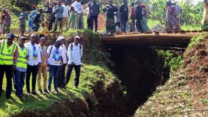 IMG-20241106-WA0387-300x169 Kabare : travaux lancés pour la construction d'un pont à Kakoma par la Fondation Ndusi M'kembe Claudine