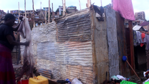 vlcsnap-2026-10-09-19h40m42s054-300x169 Bukavu : après les flammes, des familles sans toit face aux pluies et aux difficultés de reconstruction